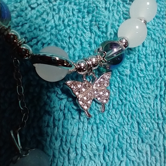 Silvertone white beads crystal butterfly aurora beads stretch bracelet - Picture 4 of 4